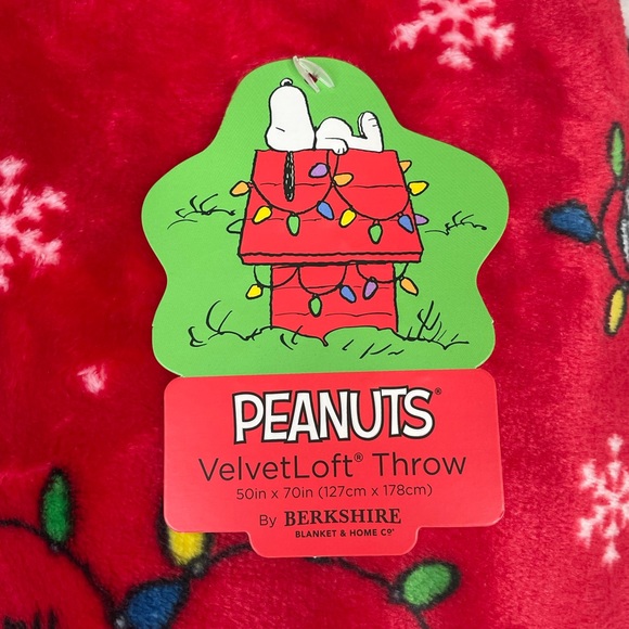 Peanuts Snoopy and Woodstock Christmas Blanket, Red, 50x70 - Picture 5 of 8